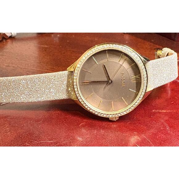 Women's 35mm Gold Tone Fossil Watch BQ3426, Sparkling Band ad Crsytal Accents - Picture 2 of 4